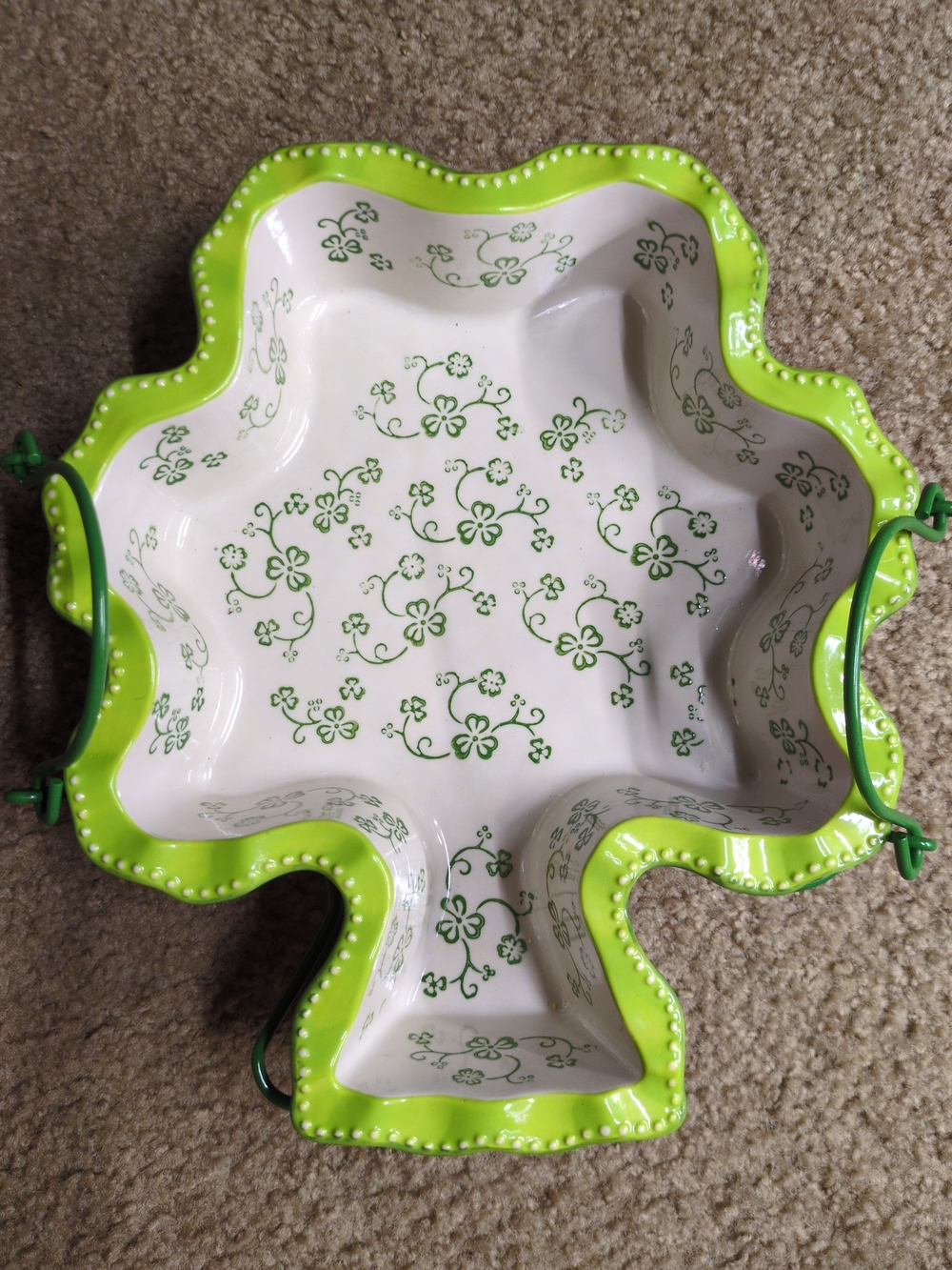 Temp-tations Floral Lace Shamrock figural baker and metal stand set